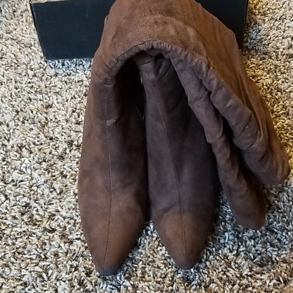 Newport News brown scrunch boots - Picture 2 of 8